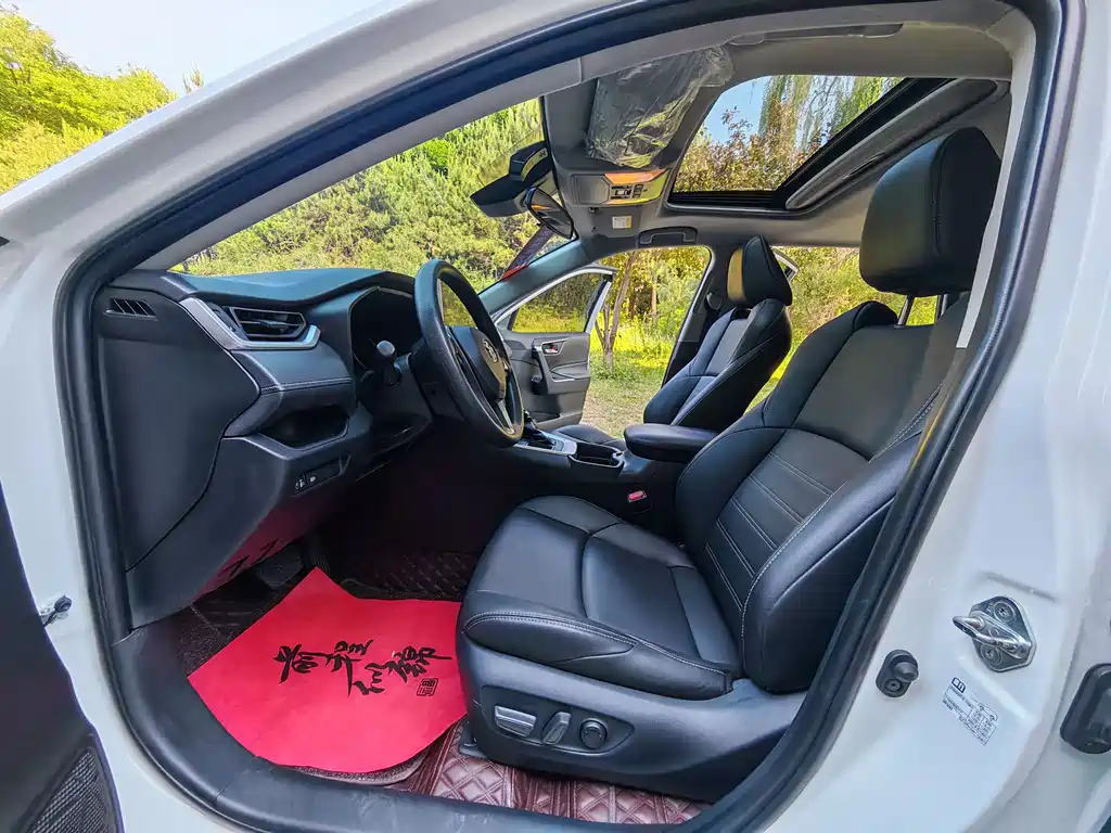 Toyota Wildlander 2021 2.0L CVT Luxury