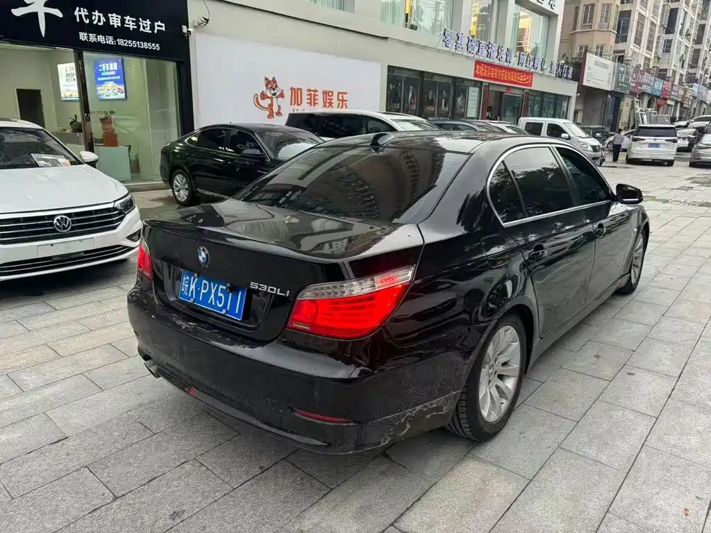 BMW 5 Series — миниатюра 9
