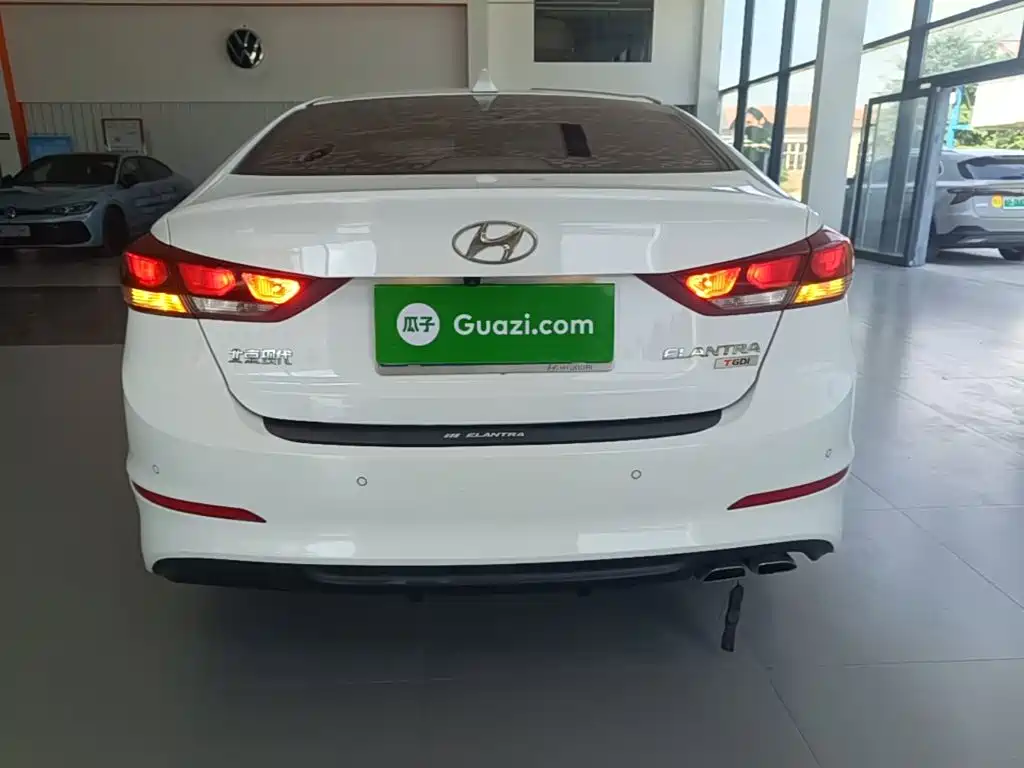 Hyundai Elantra — миниатюра 6
