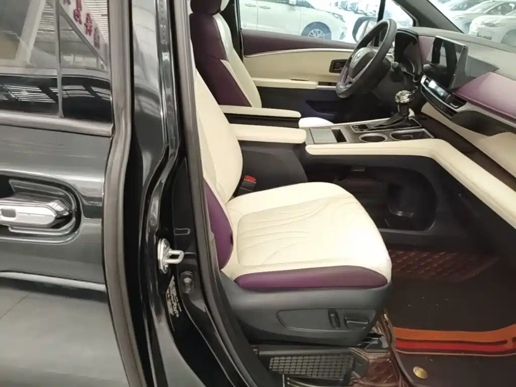 Toyota Granvia — миниатюра 20