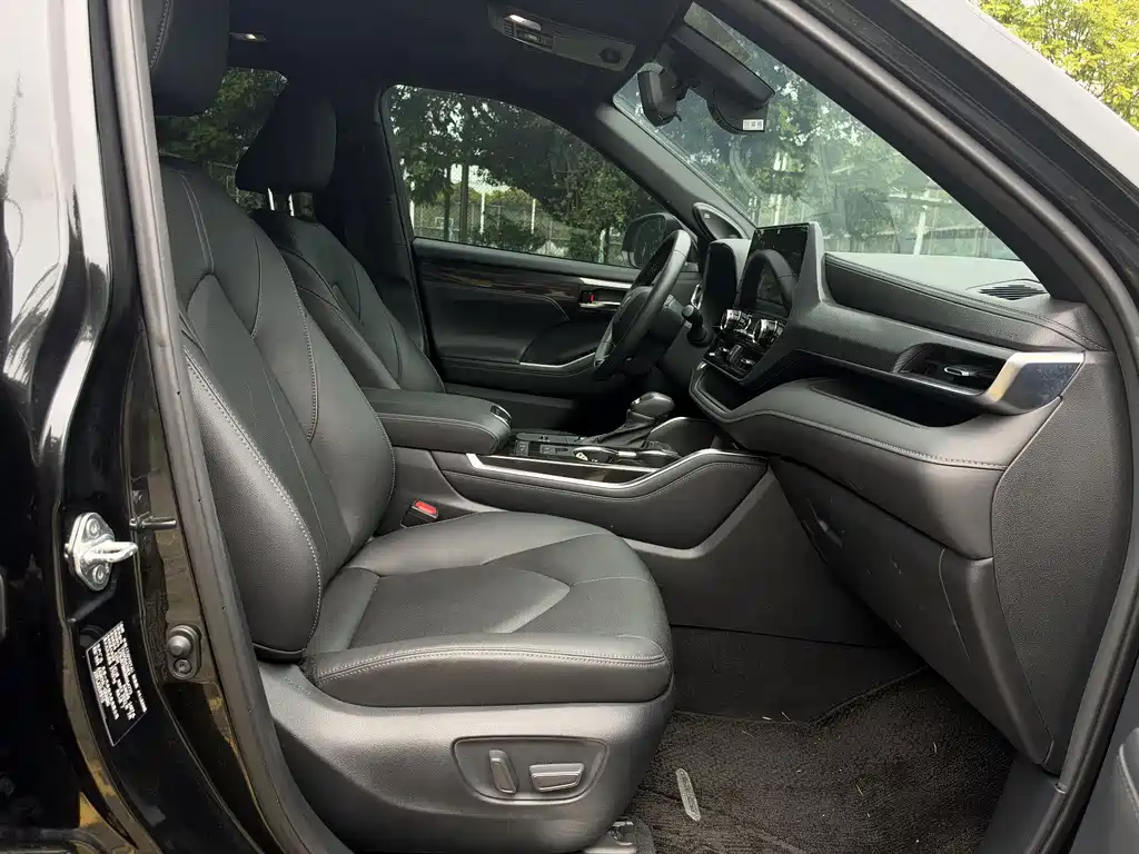 Toyota Crown Kluger — миниатюра 14