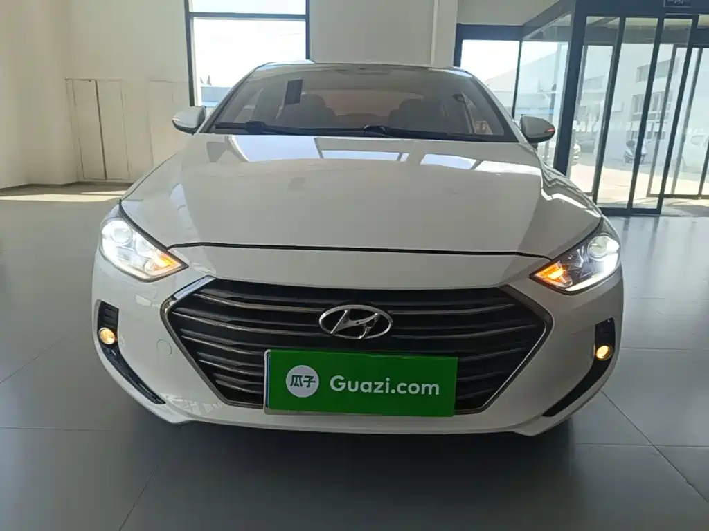 Hyundai Elantra — миниатюра 3