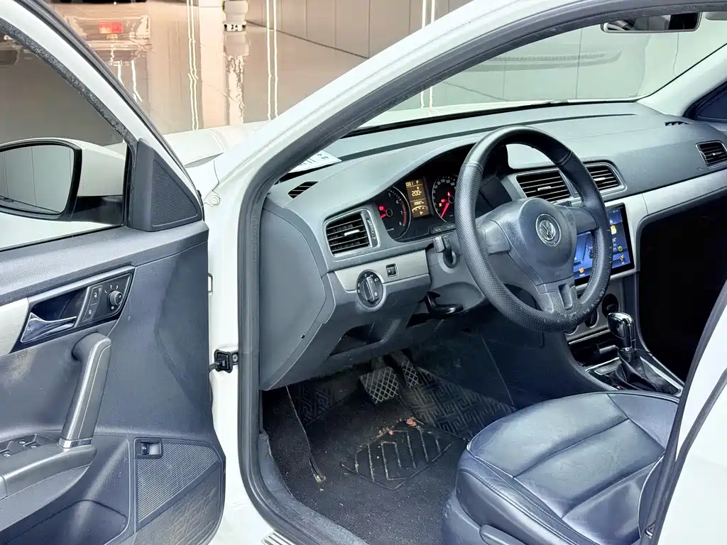 Volkswagen Lavida — миниатюра 4