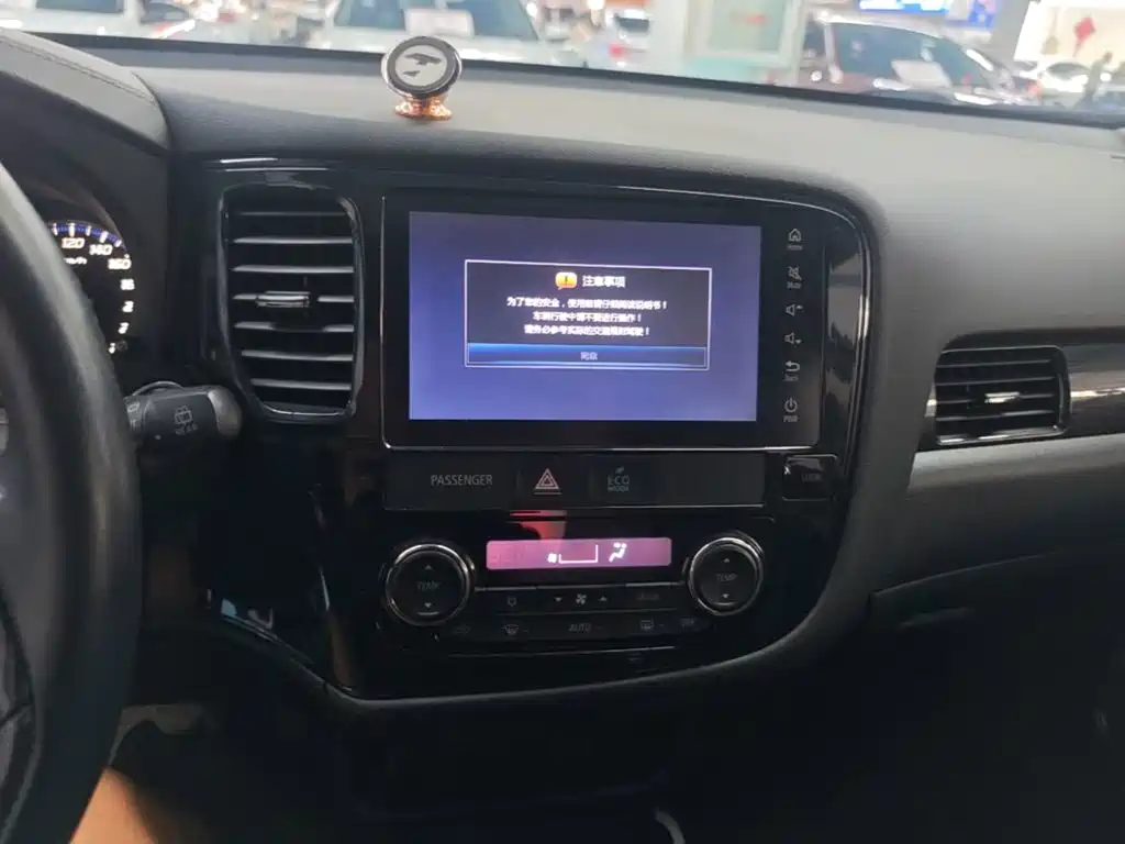Mitsubishi Outlander — миниатюра 13
