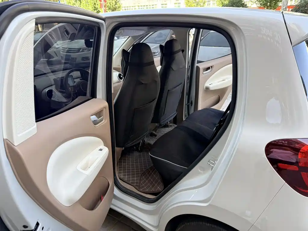 Wuling MINIEV — миниатюра 10