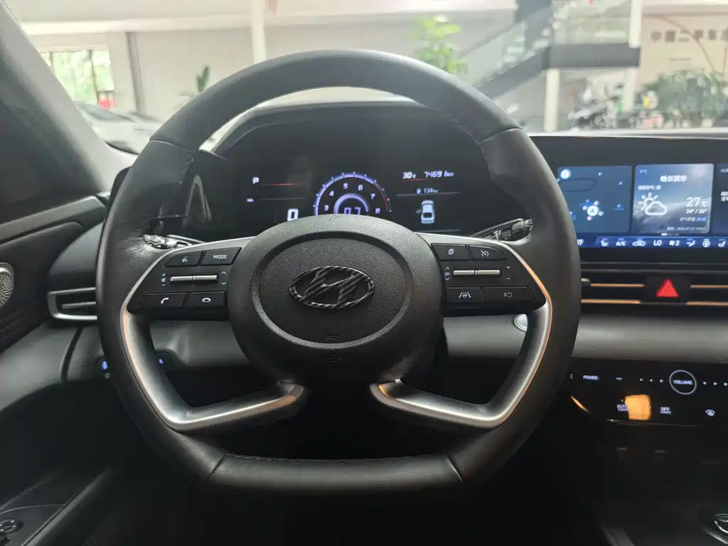 Hyundai Elantra — миниатюра 17
