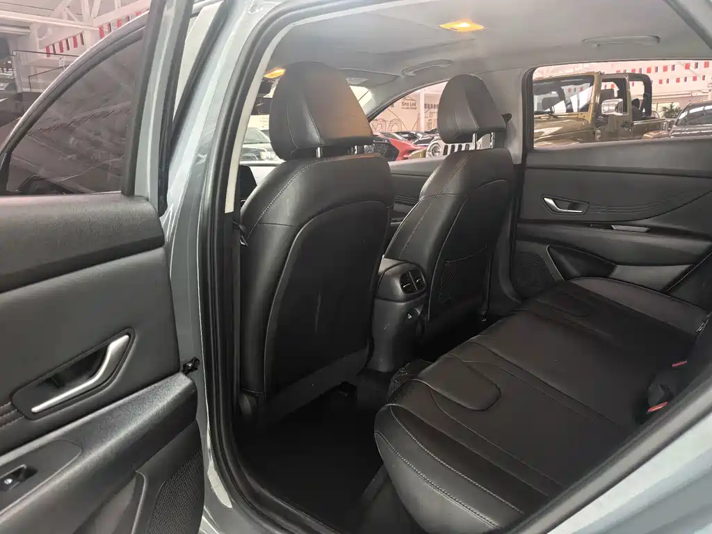 Hyundai Elantra — миниатюра 13