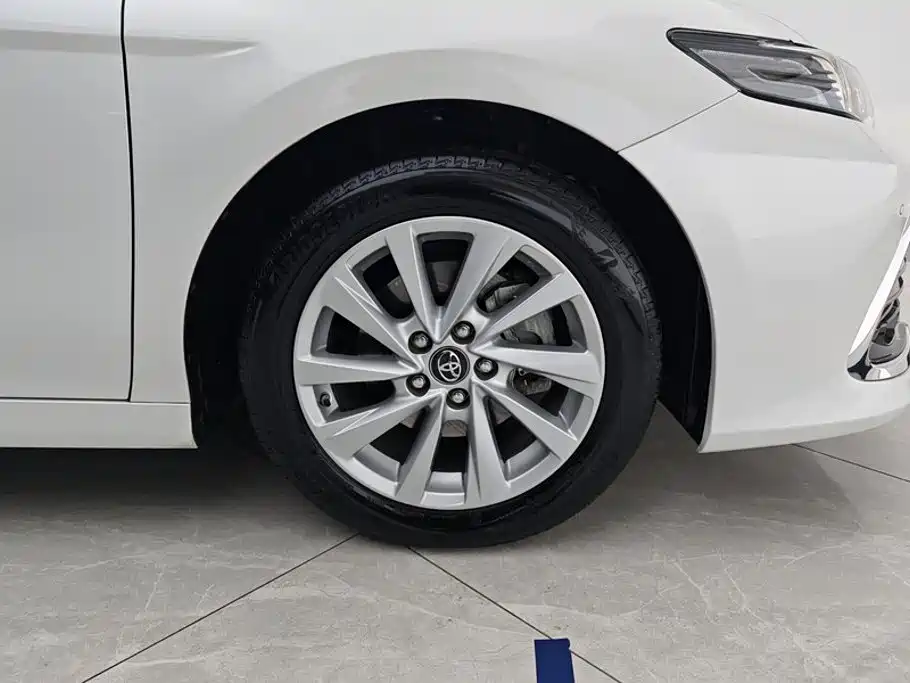 Toyota Camry — миниатюра 6