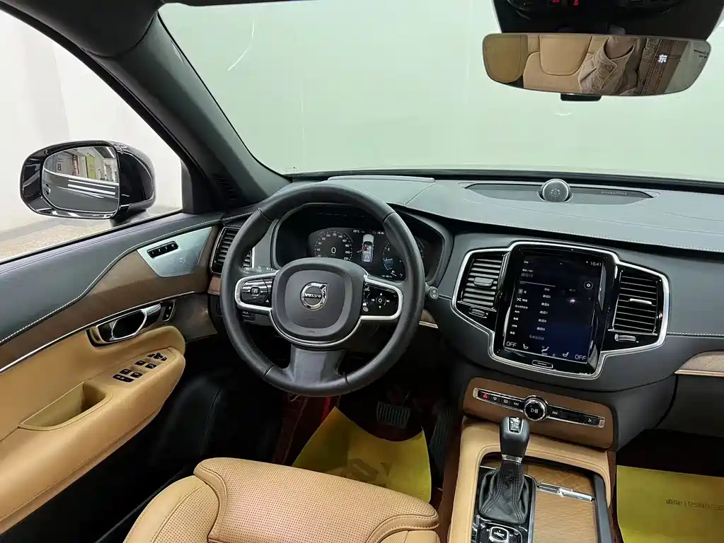 Volvo XC90 — миниатюра 24