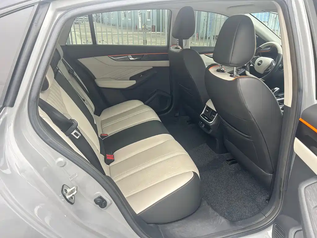 DONGFENG YI HYUN MAX