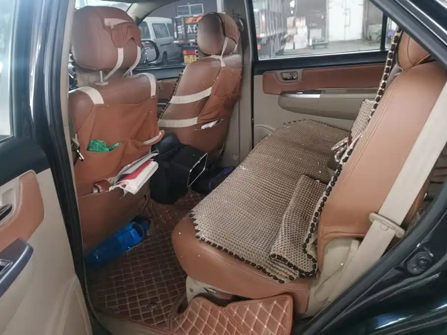 Toyota Fortuner — миниатюра 11