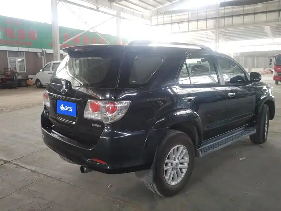 Toyota Fortuner — миниатюра 3