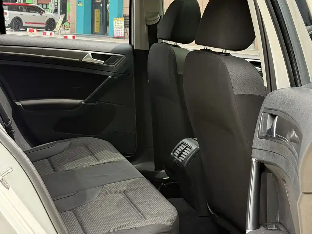 Volkswagen Golf — миниатюра 18