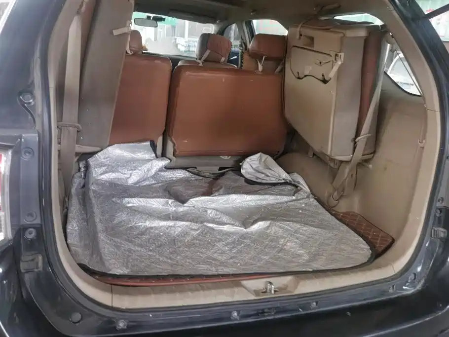 Toyota Fortuner — миниатюра 4