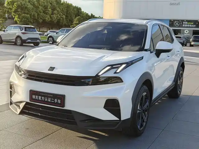 Lynk & Co 06
