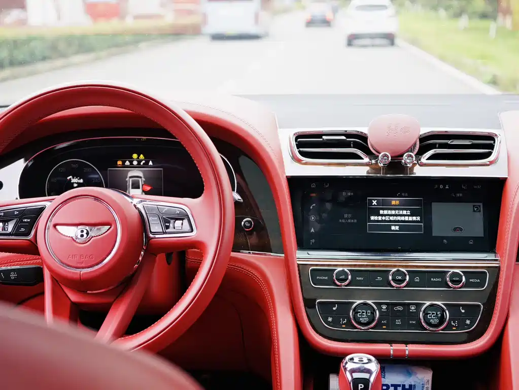 Bentley Bentayga - фото 16