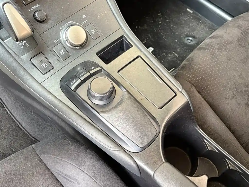 Lexus CT — миниатюра 14