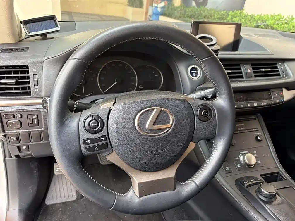 Lexus CT — миниатюра 7