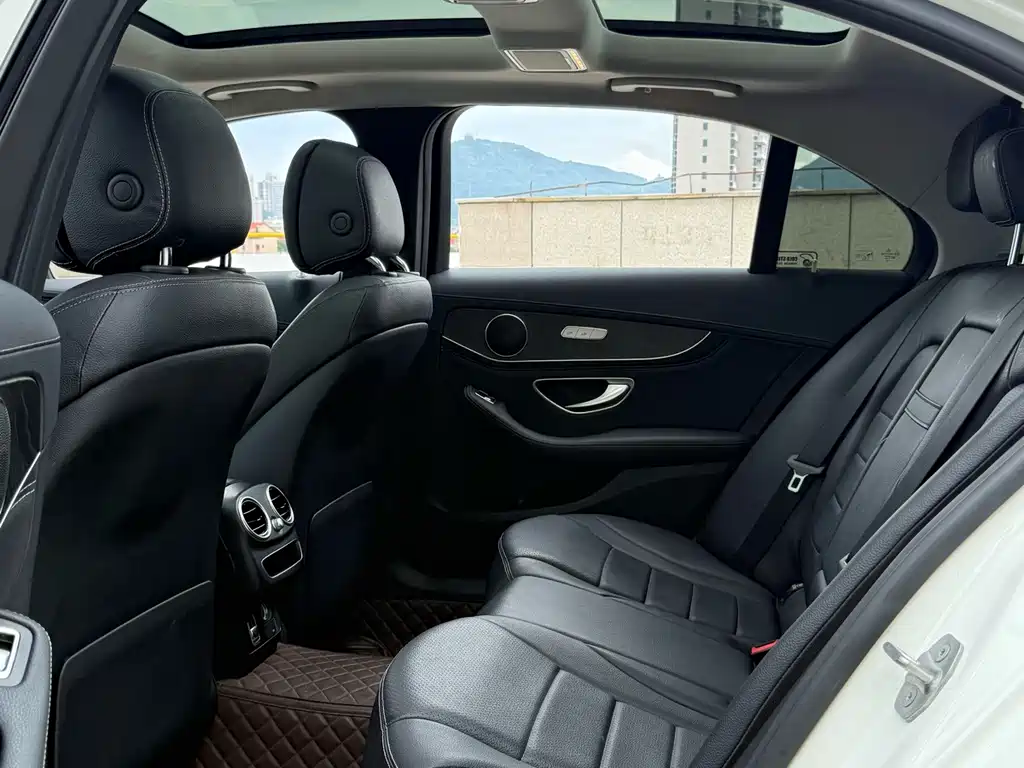 Mercedes-Benz C-Class — миниатюра 4
