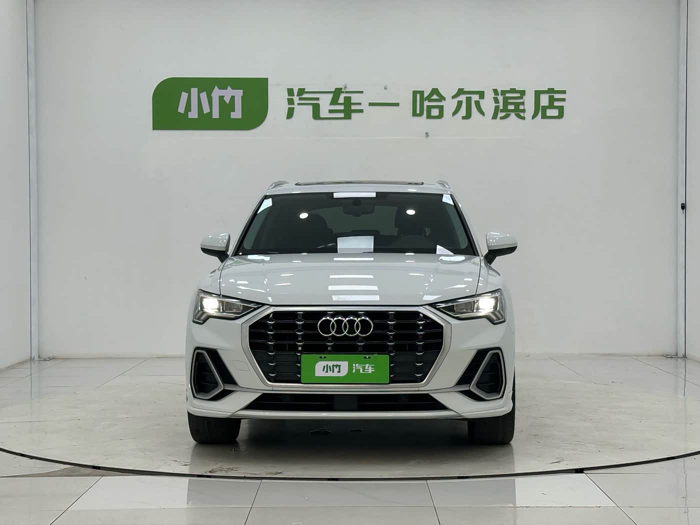Audi Q3 1.4 л 2022 г. Белый, пробег 30000 км