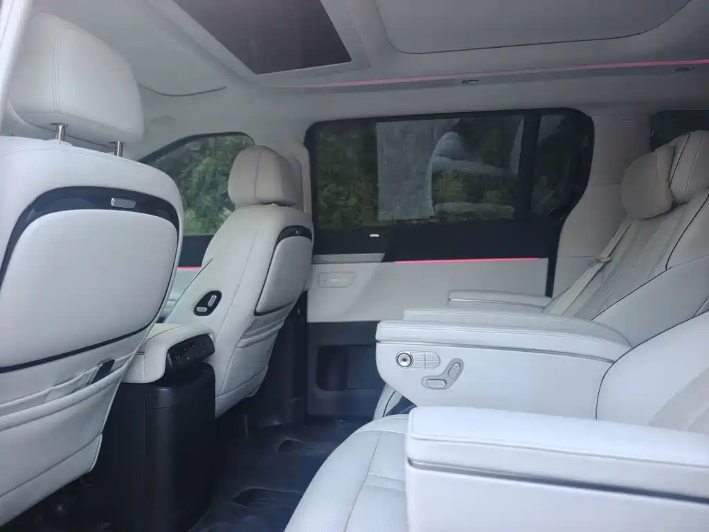 XPeng X9 — миниатюра 6