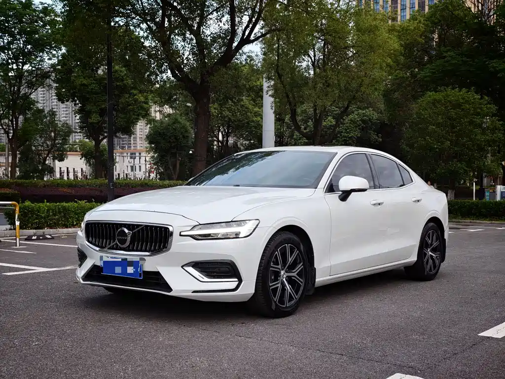 Volvo S60 2025