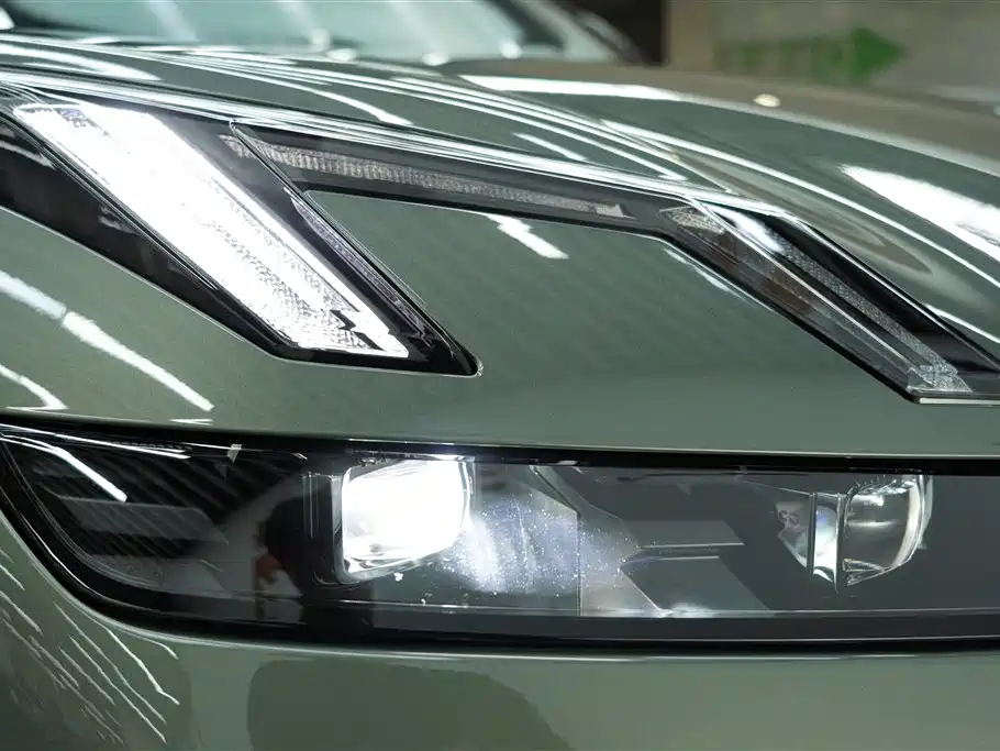 Lynk & Co 08 EM-P 2023 220km Halo