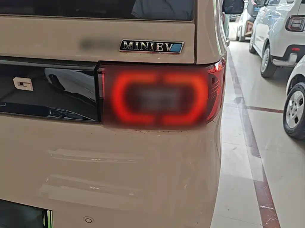 Wuling MINIEV — миниатюра 8