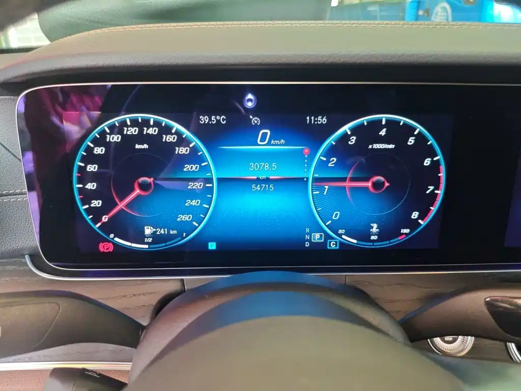 Mercedes-Benz E-Class — миниатюра 7