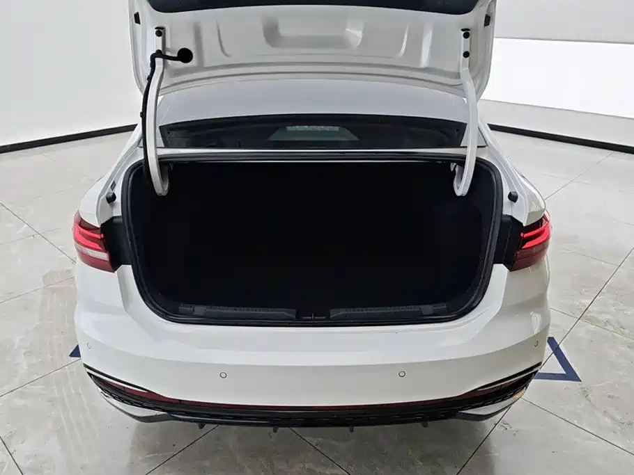 Volkswagen Lavida — миниатюра 4