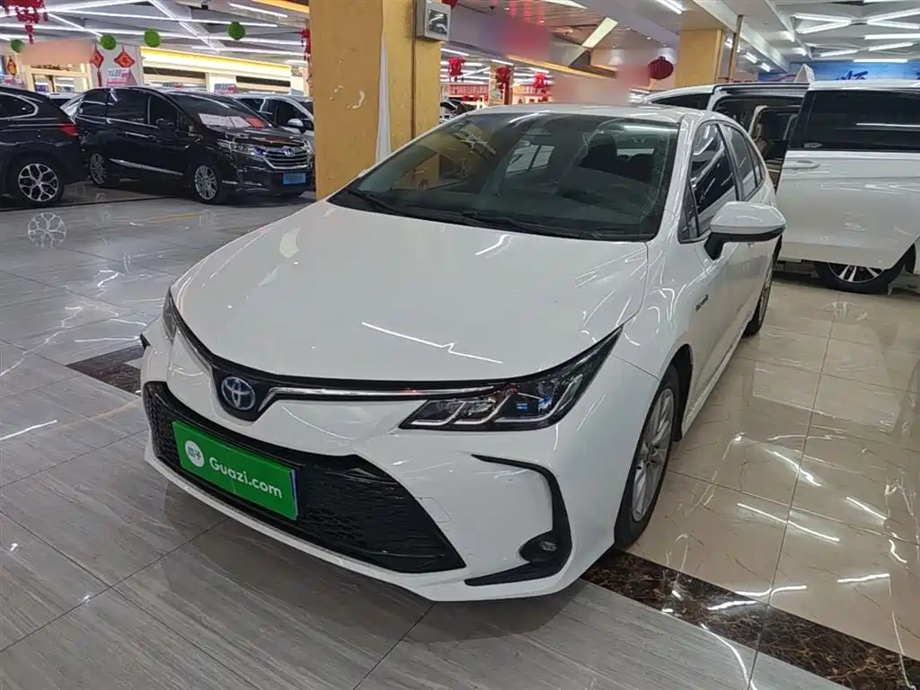 Toyota Corolla - фото 2
