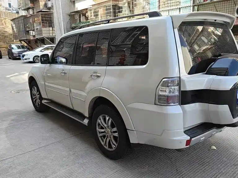 Mitsubishi Pajero (Import) — миниатюра 2