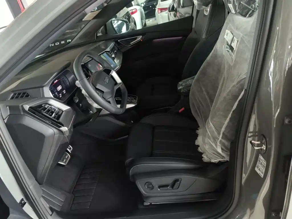 Audi Q4 e-tron — миниатюра 15