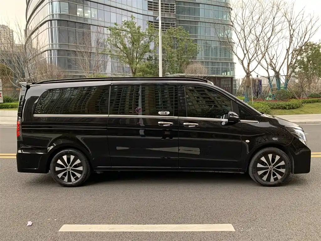 Mercedes-Benz Vito 2024 2.0T Elite 7 мест