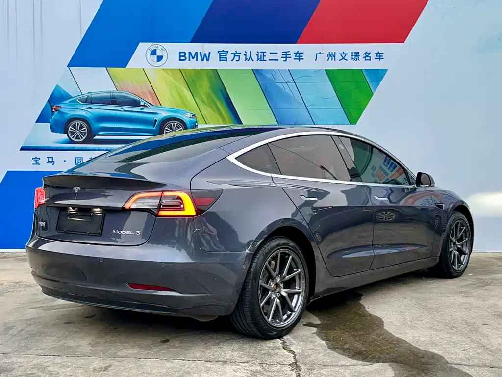 Tesla Model 3 — миниатюра 5