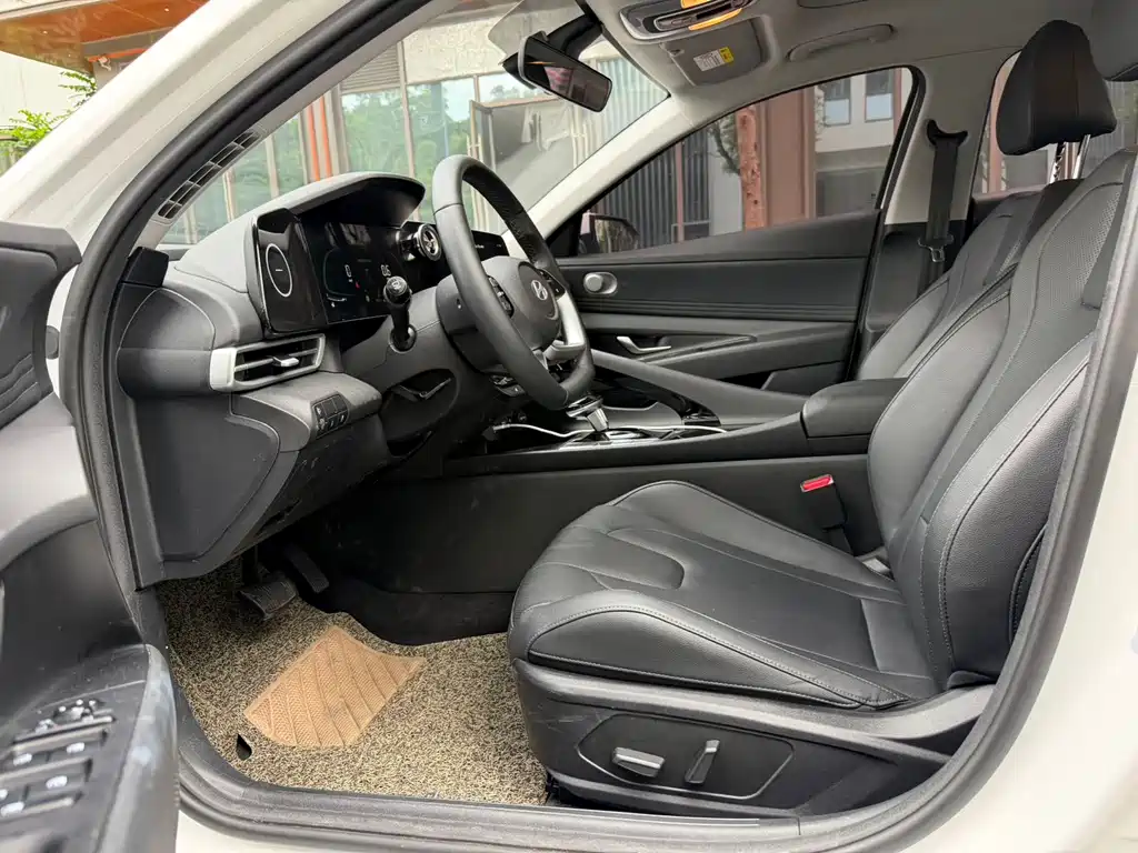 Hyundai Elantra — миниатюра 8
