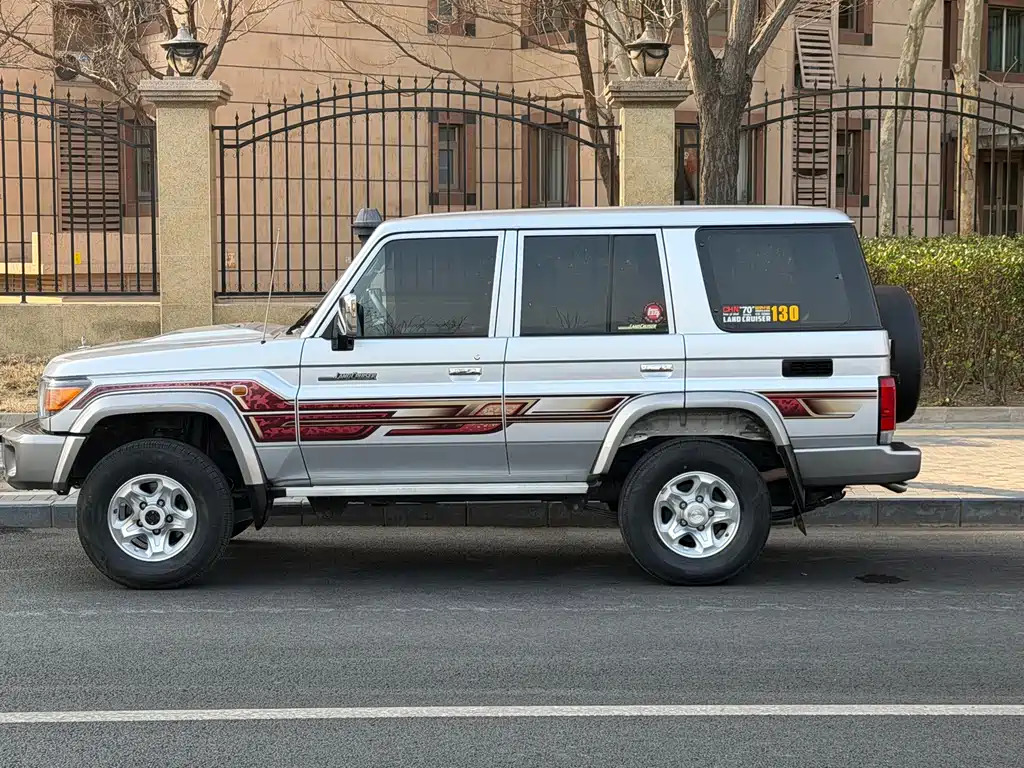 Toyota Land Cruiser LC76 2019 4.0L MT