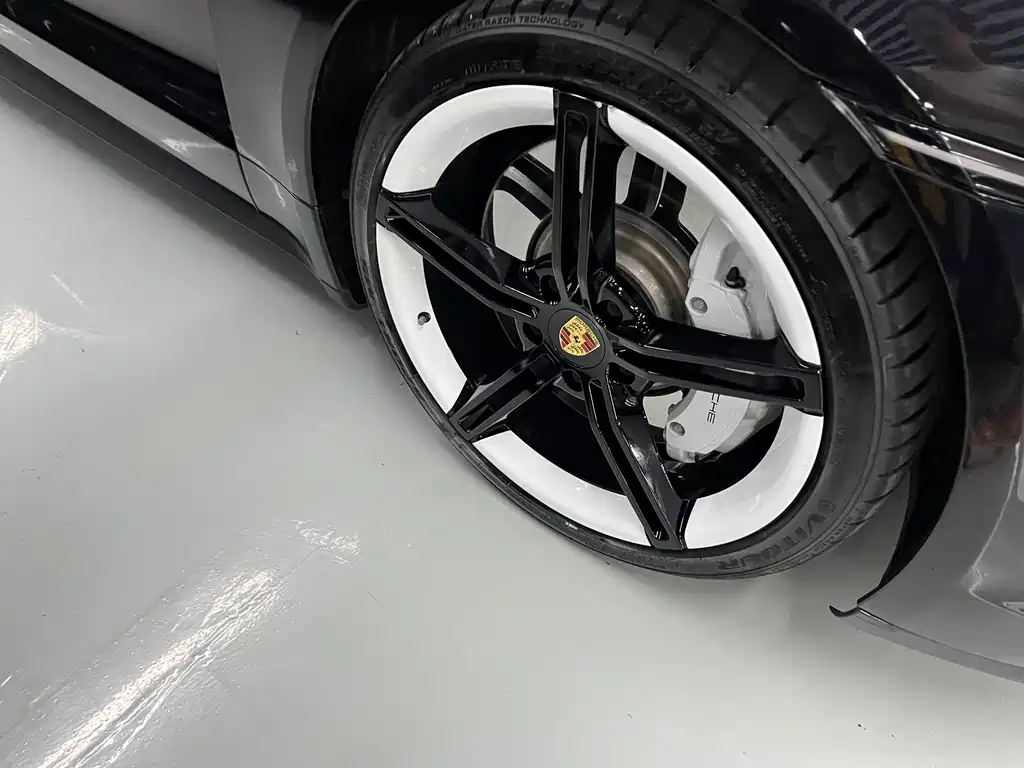 Porsche Taycan — миниатюра 12