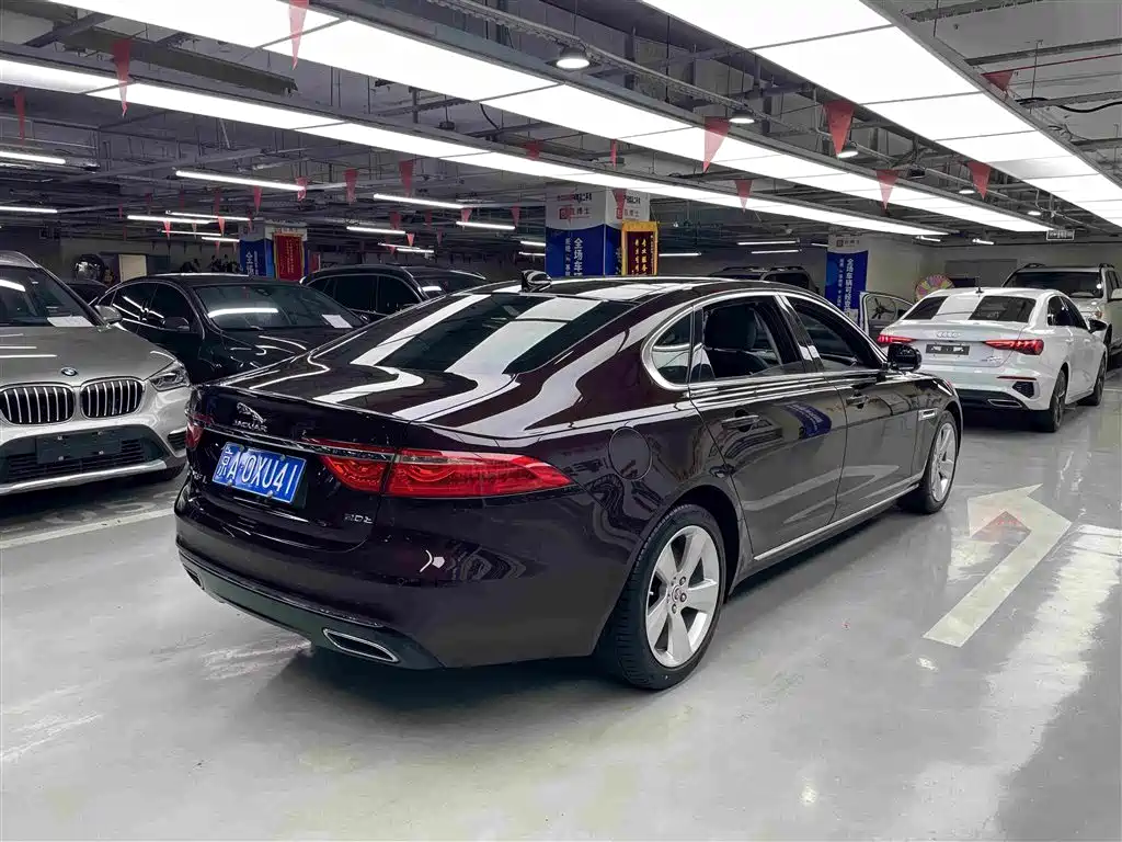Jaguar XFL — миниатюра 5