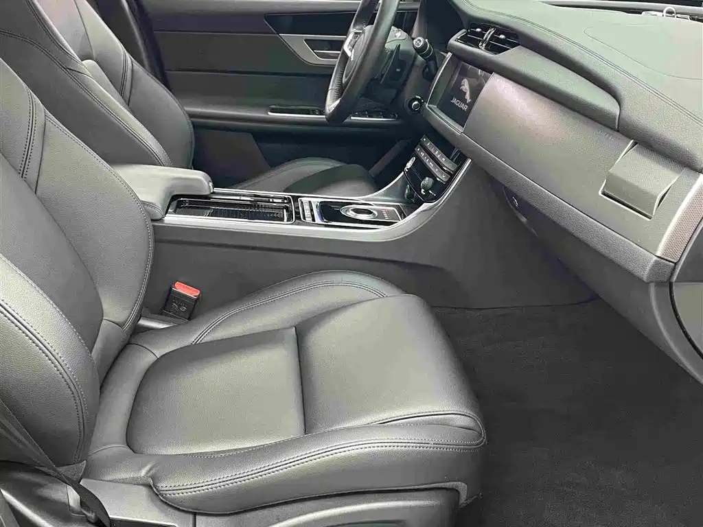 Jaguar XFL — миниатюра 13