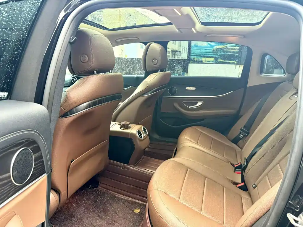Mercedes-Benz E-Class — миниатюра 6