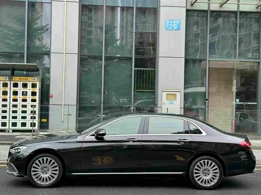Mercedes-Benz E-Class — миниатюра 2