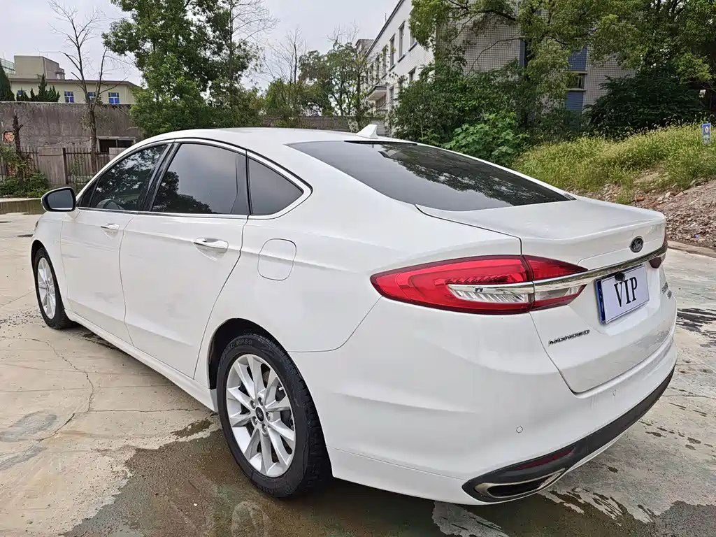 Ford Mondeo — миниатюра 7