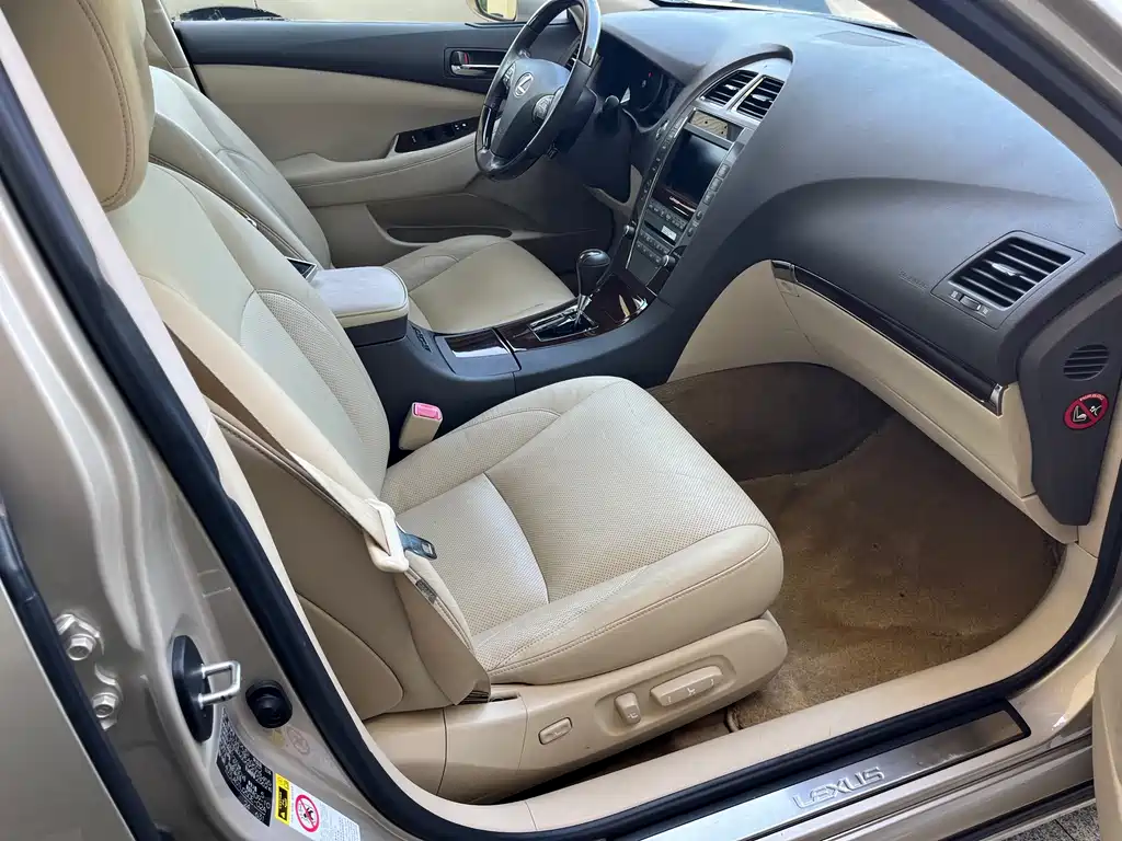 Lexus ES — миниатюра 11