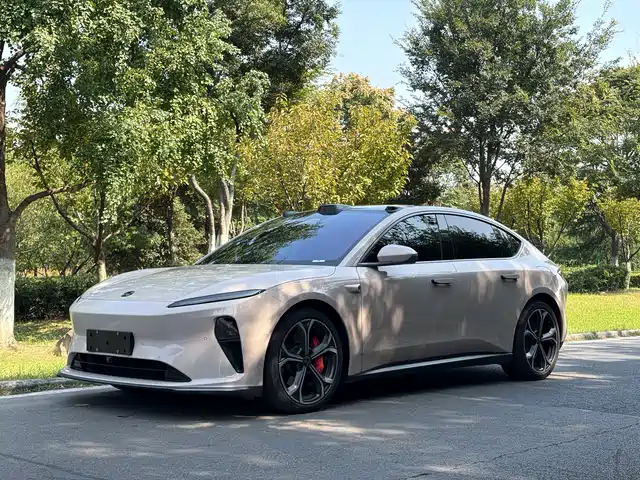 NIO ET5