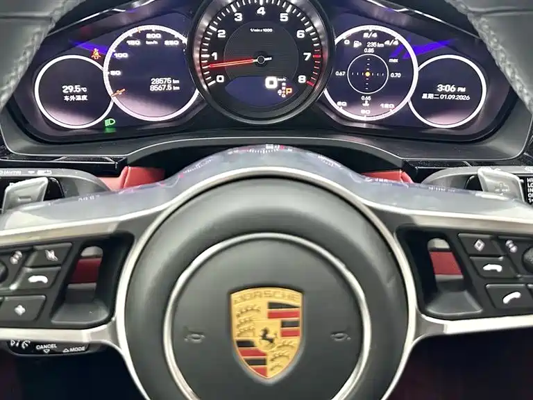 Porsche Cayenne — миниатюра 10