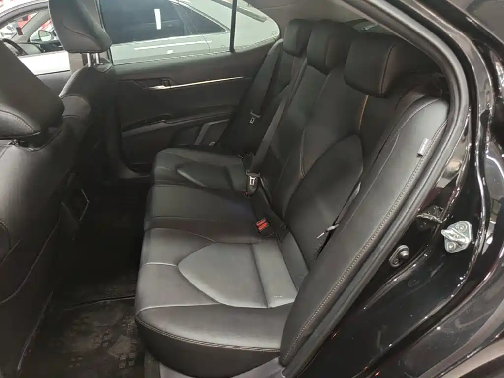 Toyota Camry — миниатюра 17