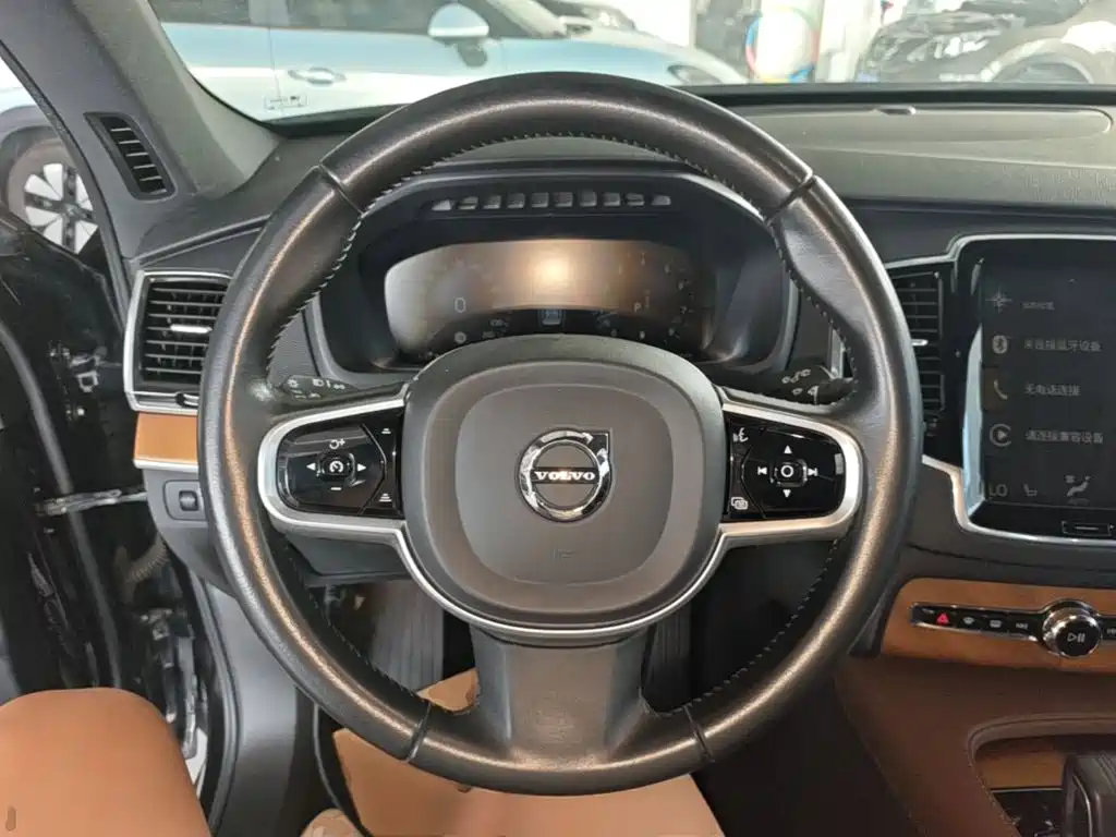 Volvo XC90 — миниатюра 11