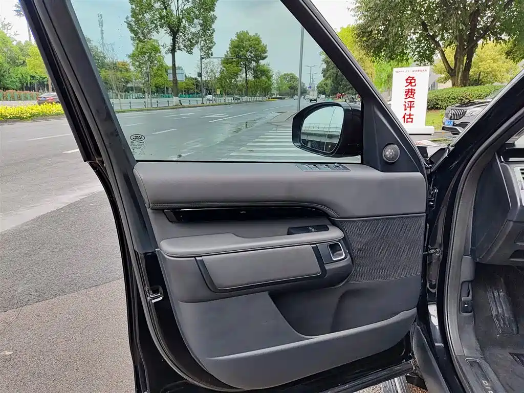 Land Rover Discovery 2021 300PS S