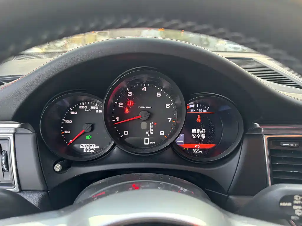 Porsche Macan — миниатюра 7